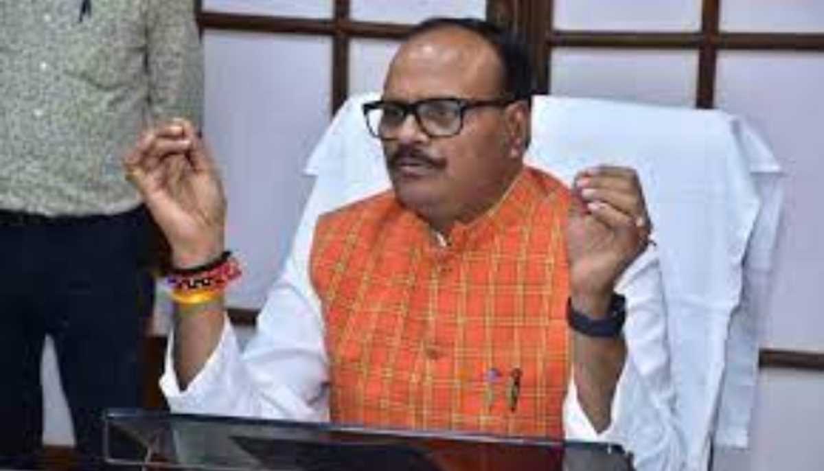 देशद्रोही गतिविधियों की शिकायतों पर हो रही मदरसों की जांच : पाठक